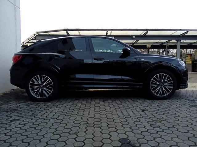 AUDI Q3 45 TFSI quattro S tronic Identity Black S-LINE