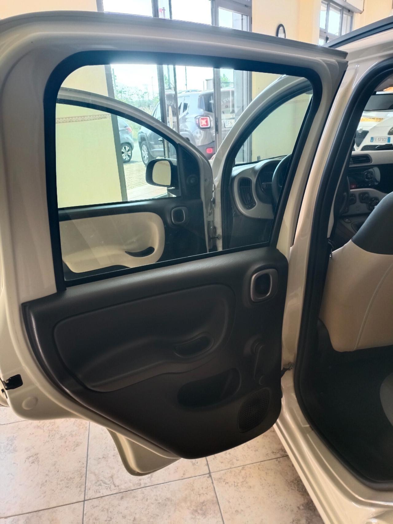 Fiat Panda versione lounge natural power