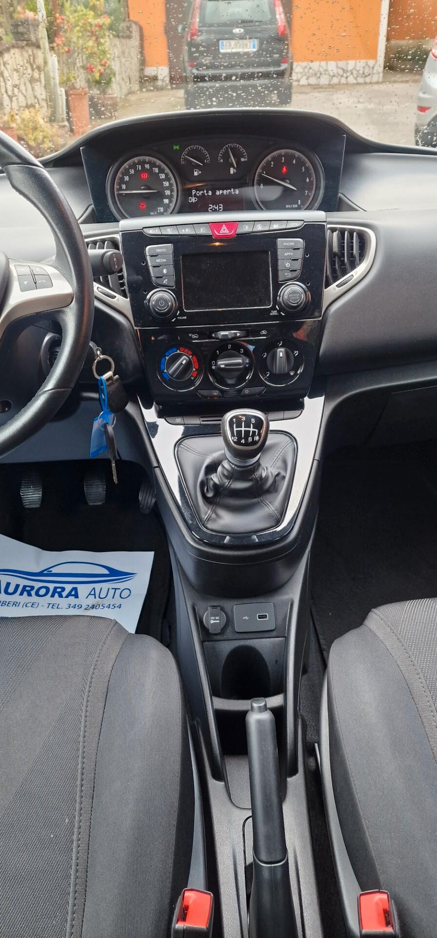 Lancia Ypsilon 1.0 FireFly 5 porte S&S Hybrid Ecochic Silver