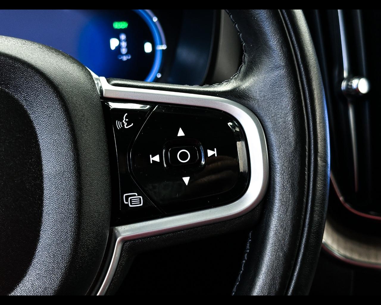 VOLVO XC60 (2017-->) - XC60 T6 Recharge Plug-in Hybrid AWD Inscription