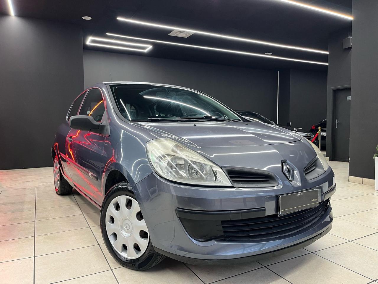 Renault Clio 1.2 16V 3 porte Confort OK NEOPATENTATI