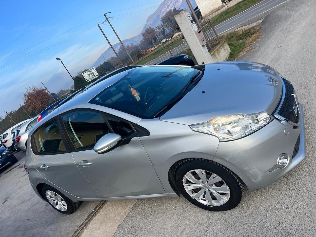 Peugeot 208 PureTech 82 5 porte Allure gpl garantita 12 mesi