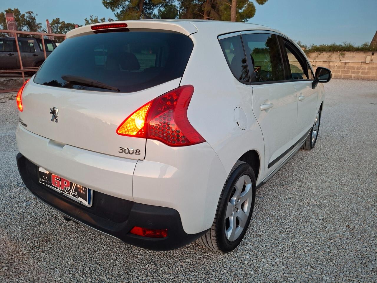 PEUGEOT 3008 ALLURE 1.6 HDI 112cv *TETTO-GANCIO TRAINO*