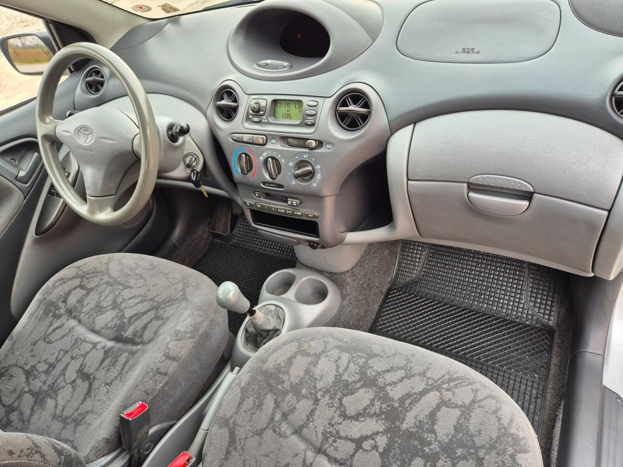 Toyota Yaris 1.0i 16V cat 5 porte neopatentati