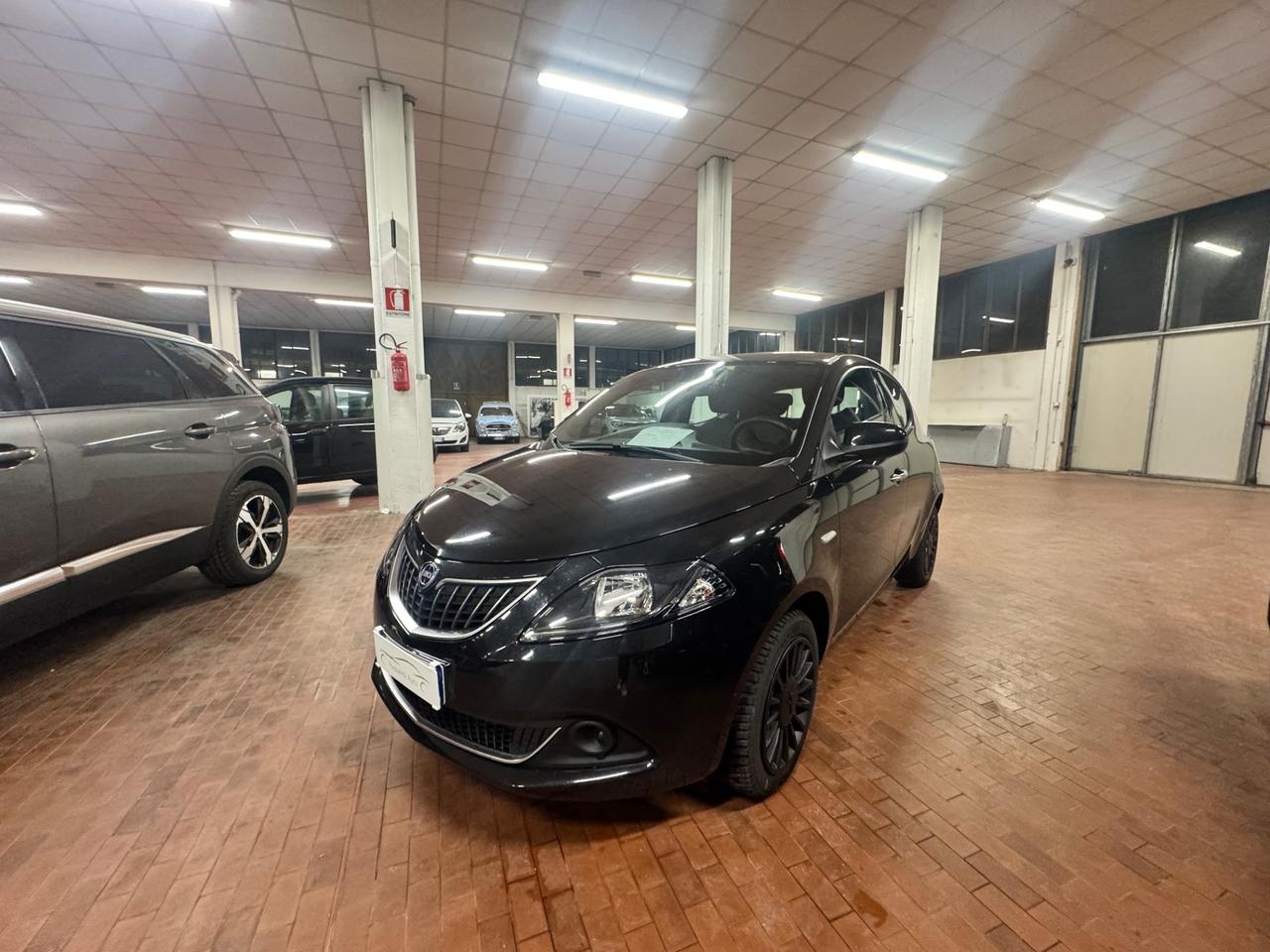 Lancia Ypsilon 1.0 FireFly 5 porte S&S Hybrid Ecochic Silver
