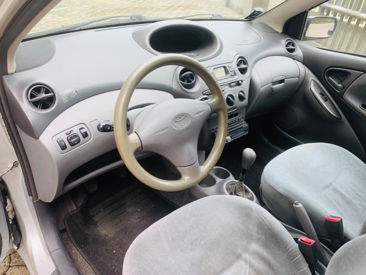 Toyota Yaris 1,0 benzina