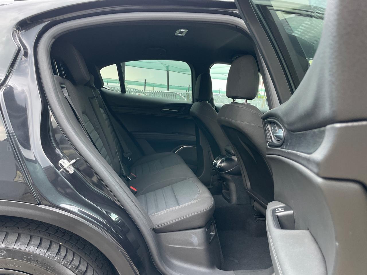 Alfa Romeo Stelvio 2.2 Turbodiesel 160 CV AT8 RWD Veloce