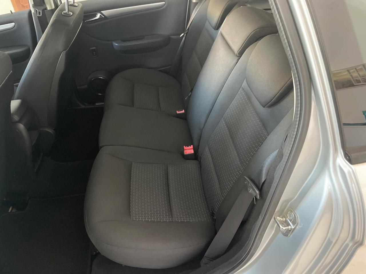 MERCEDES CLASSE B 180 116 CV "OK NEOPATENTATI"