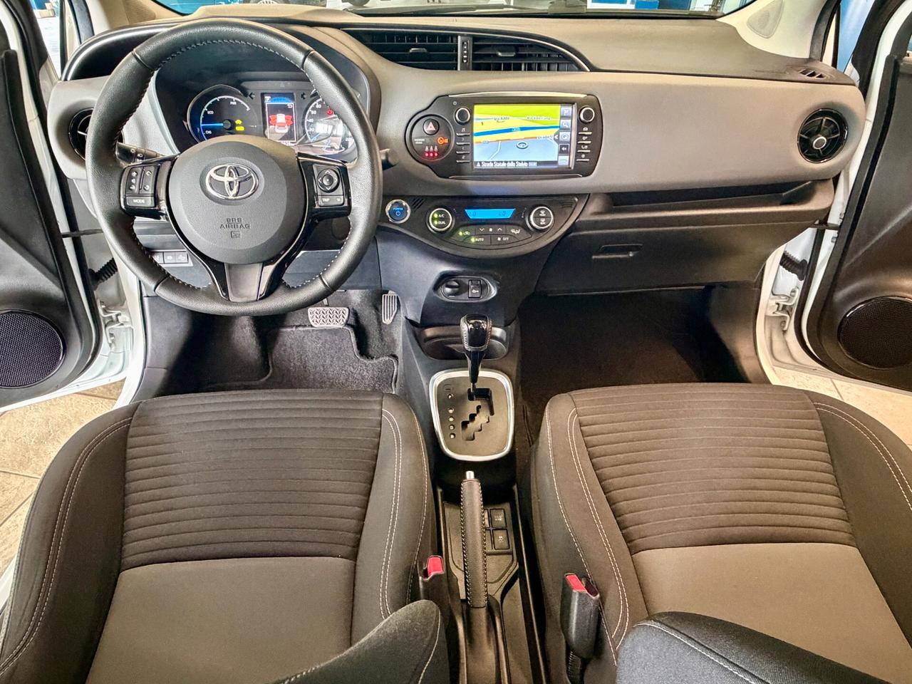 Toyota Yaris 1.5 Hybrid Active-CAMBIO AUTOMATICO-NEOPATENTATI-