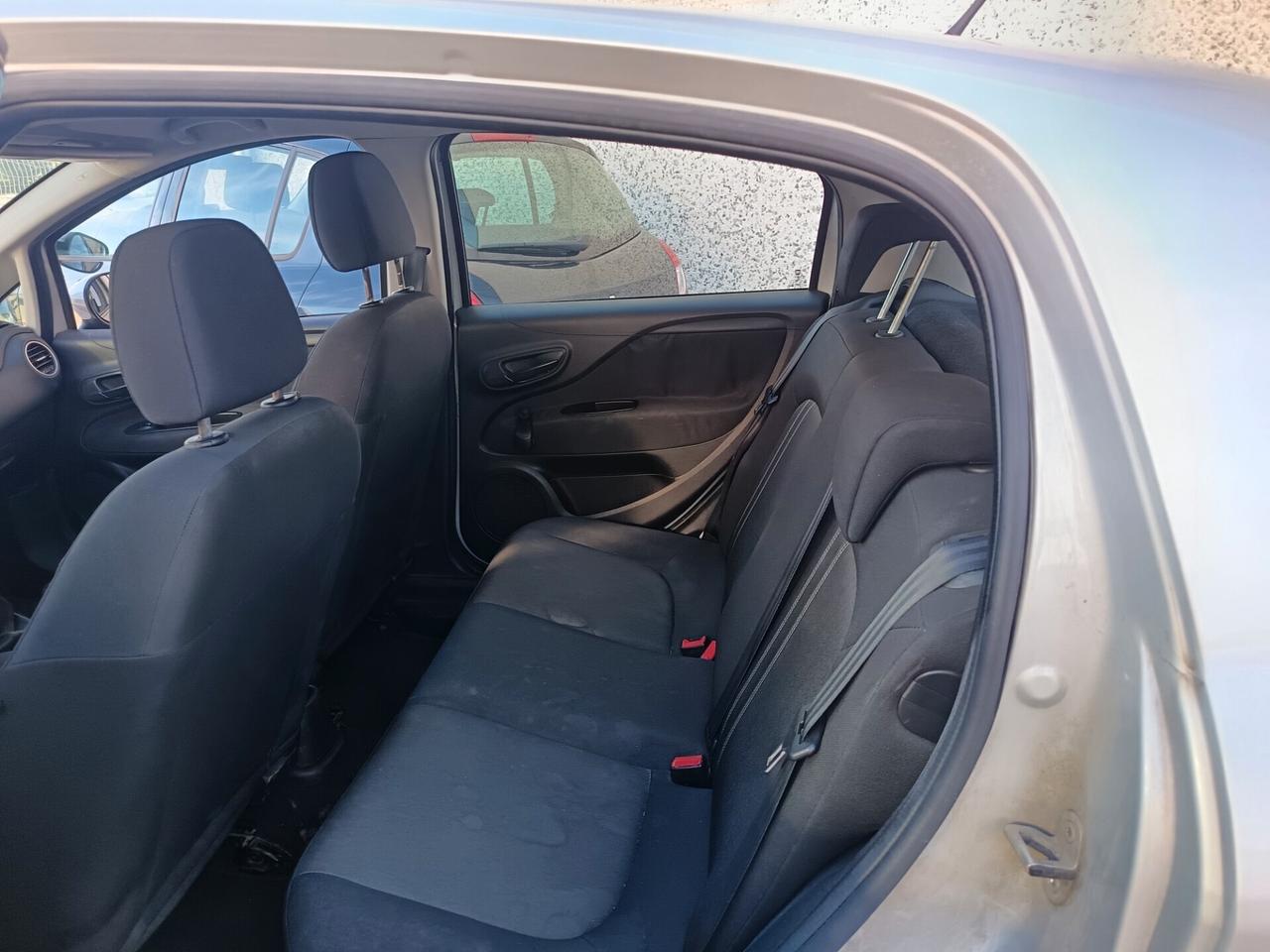 Fiat Punto 1.3 MJT II 75 CV 2015 ok neo patente