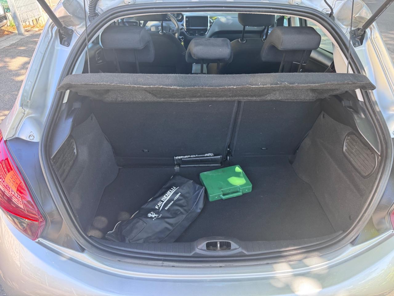 Peugeot 208 1.2 benzina neopaten garanzia 12 mesi
