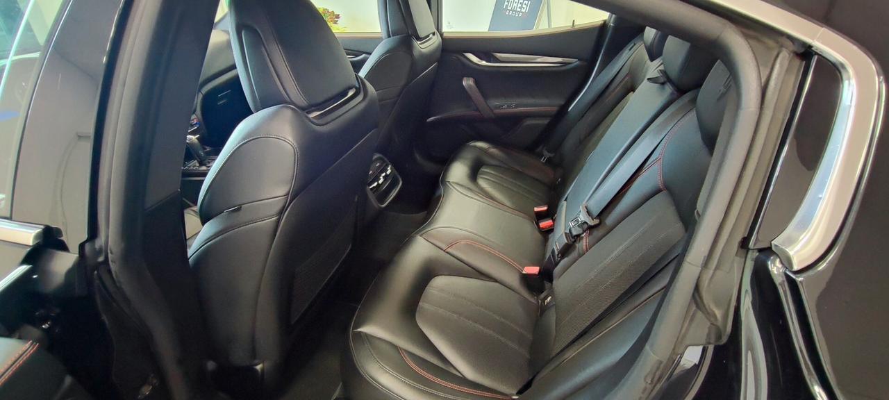 Maserati Ghibli V6 430 CV Q4 Gransport