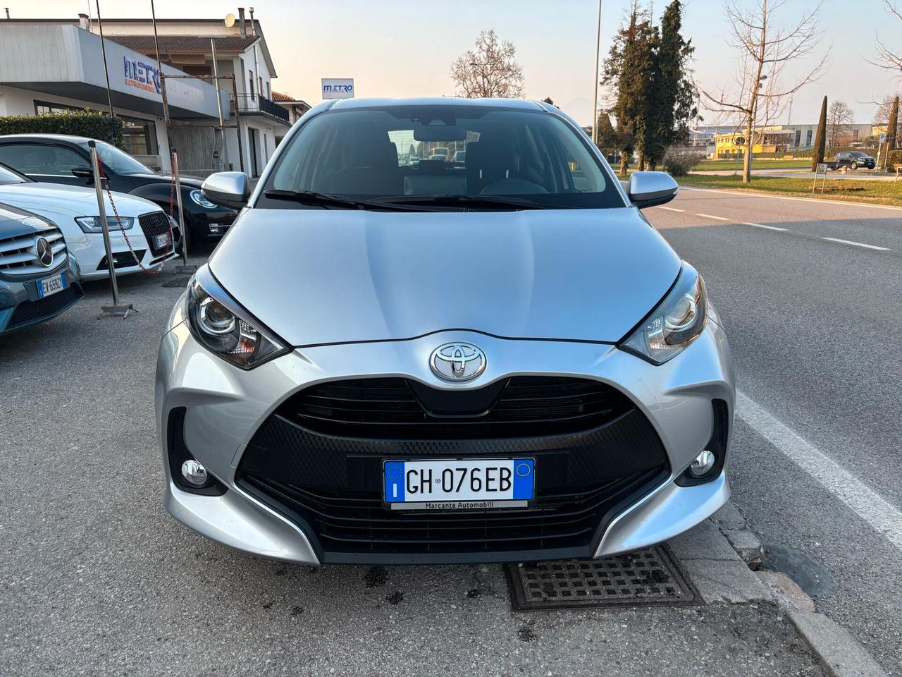 Toyota Yaris 2022 - 1.0 72 CV 4200 KM NEOPATENTATI!!