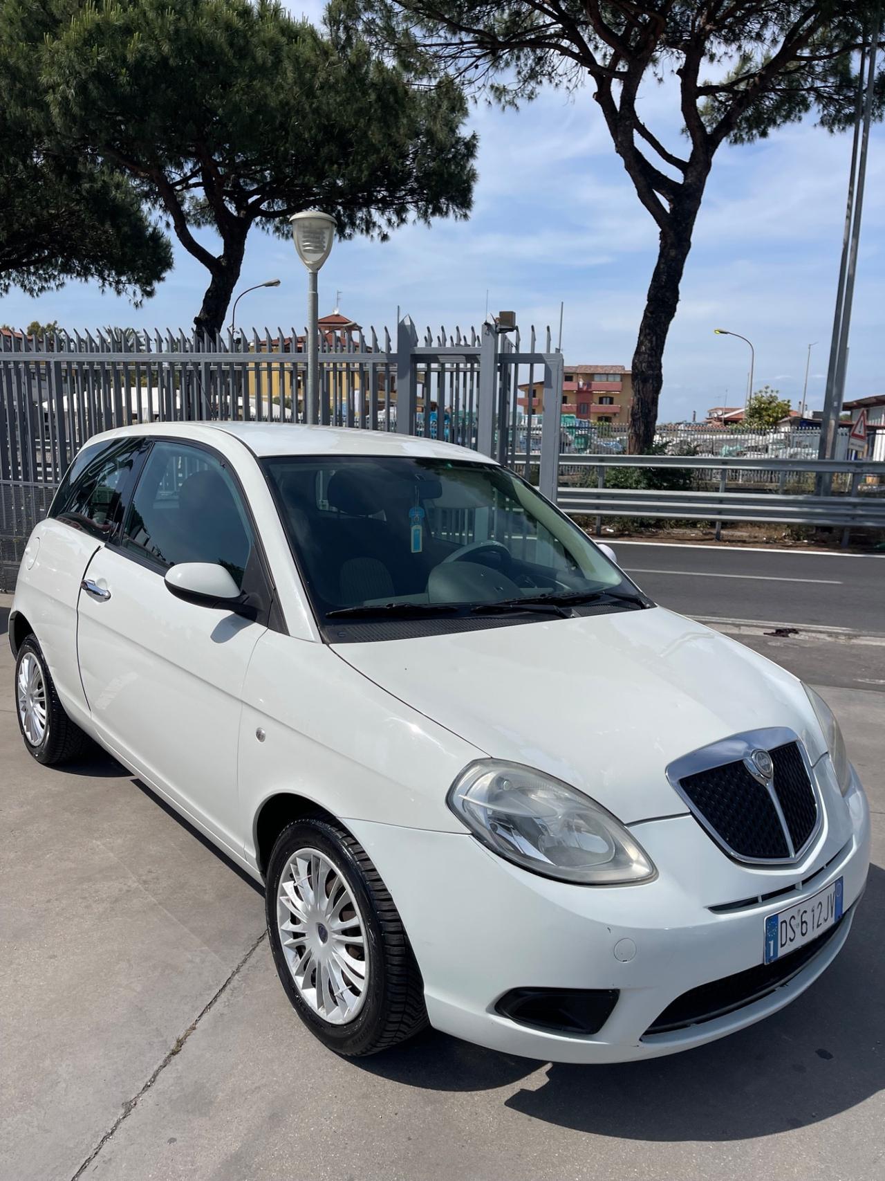 Lancia Ypsilon 1.2 Argento