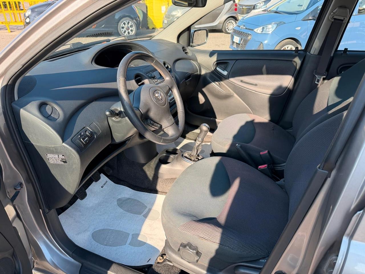 Toyota Yaris 1.4 -4D 75CV 5 PORTE SOL 2004