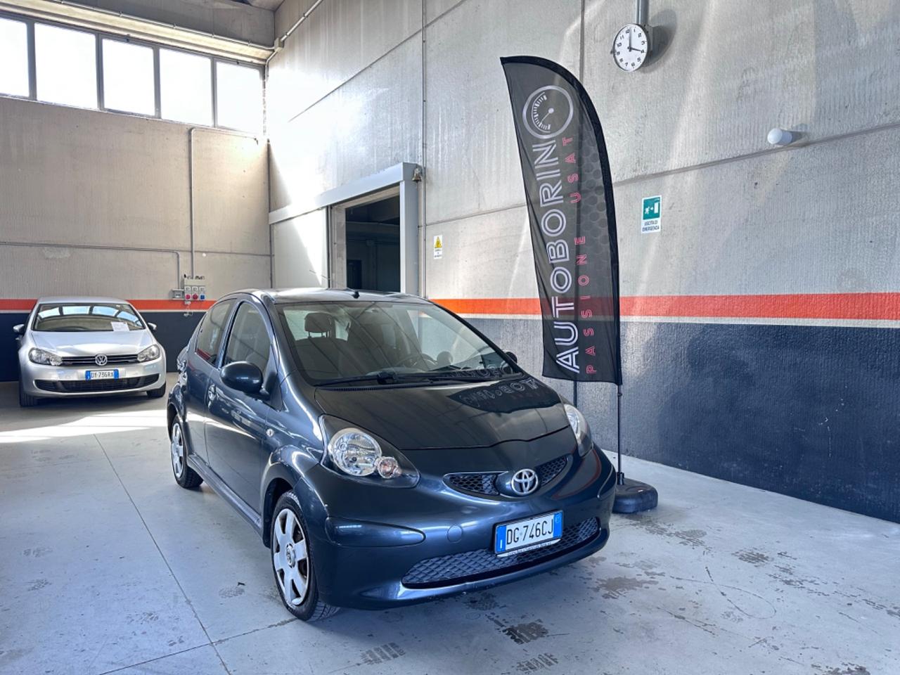 Toyota Aygo 1.0 12V VVT-i 5 porte Sol