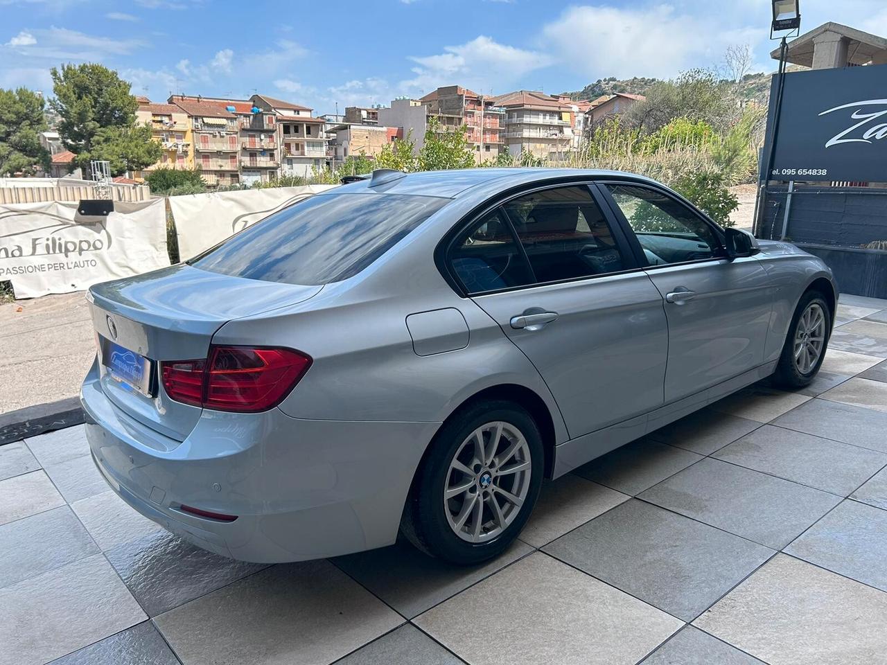 Bmw 318d Business auto 143cv - 2015