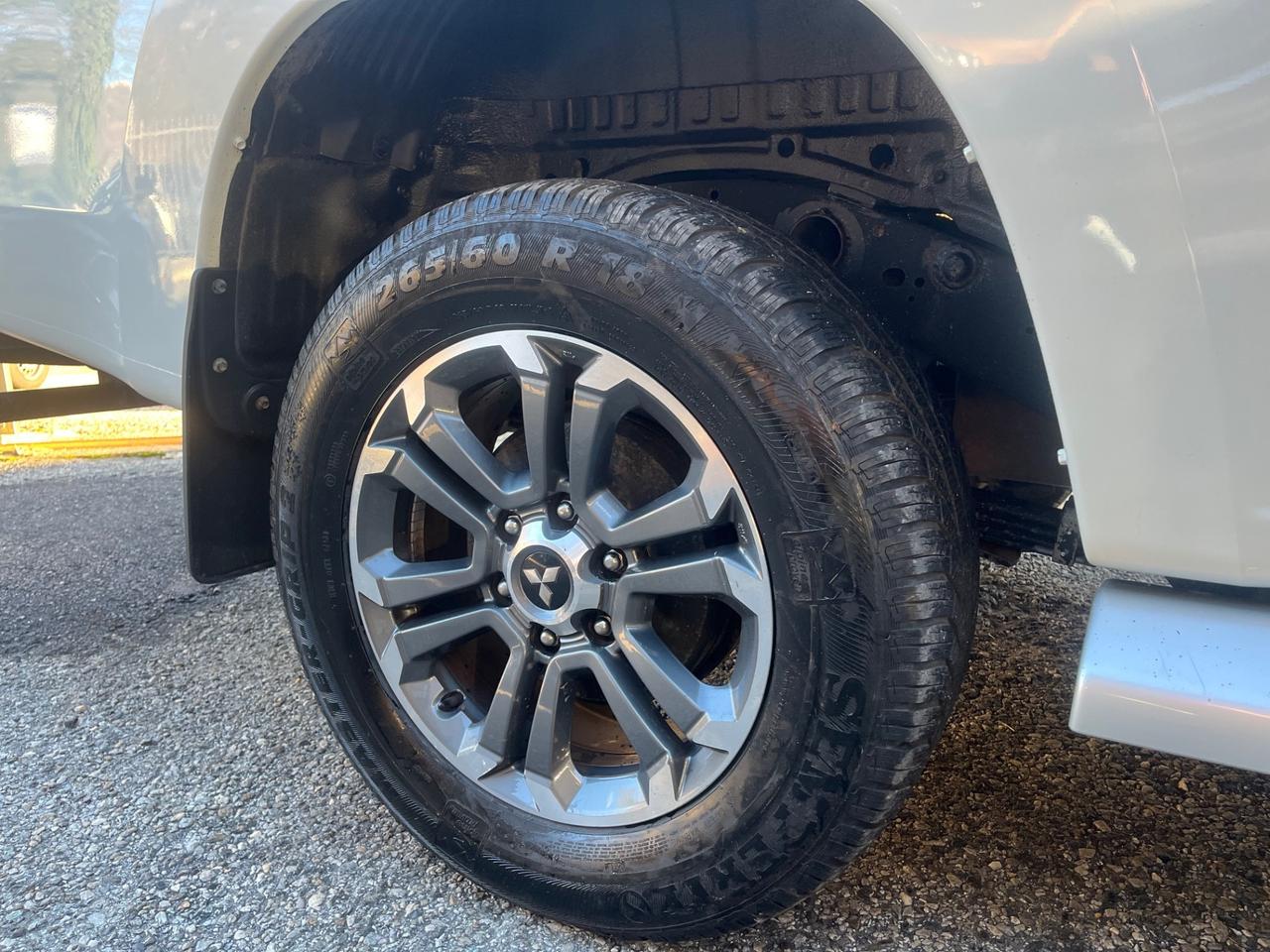 Mitsubishi L200 2.3 D Club Cab 4x4 Super Select Intense