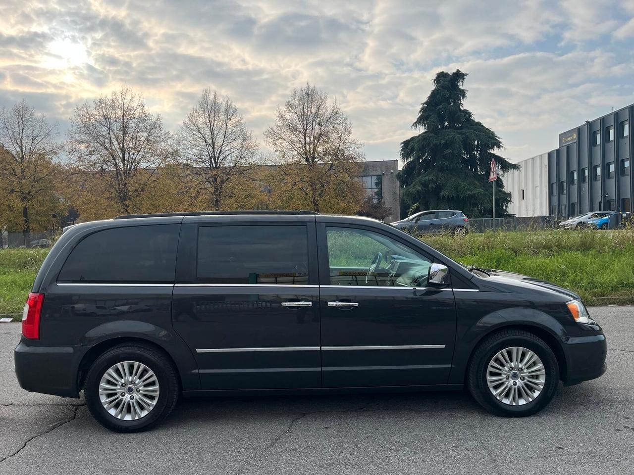 Lancia Voyager 2.8 Turbodiesel 163 CV