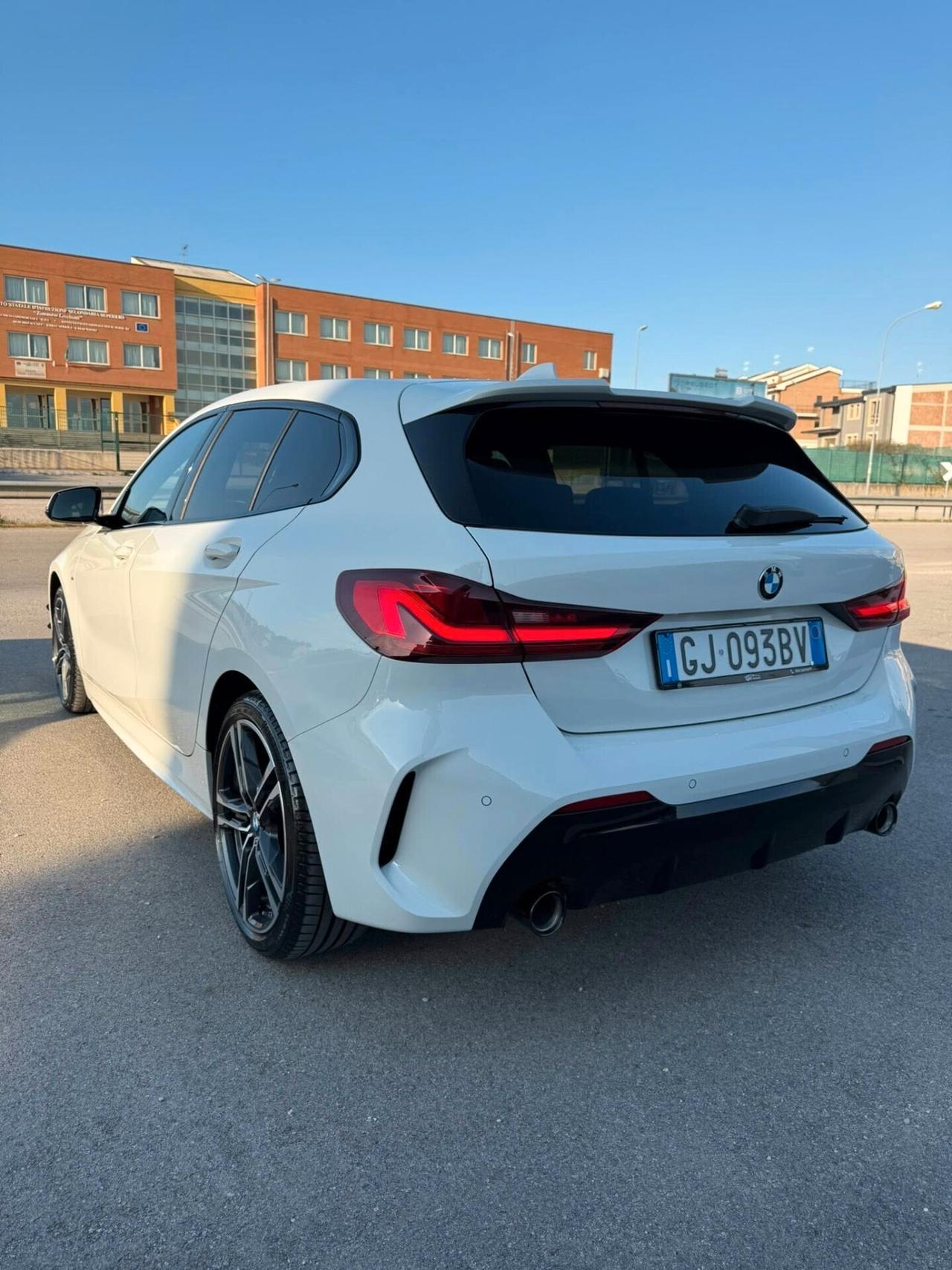 Bmw 118 118d 5p. Msport