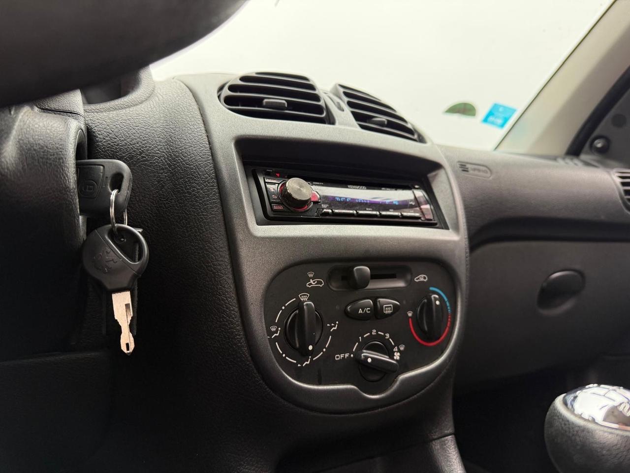 Peugeot 206 1.4 5p. CON 100MILA KM PARI AL NUOVO