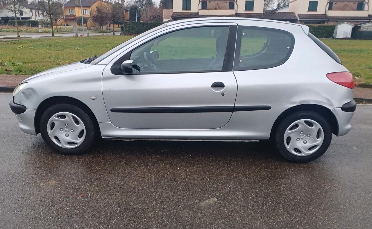 Peugeot 206 1.1 3p. XT