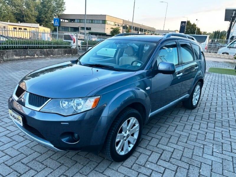 Mitsubishi Outlander 2.2 DI-D Instyle 7 p.ti DPF + Gancio Traino