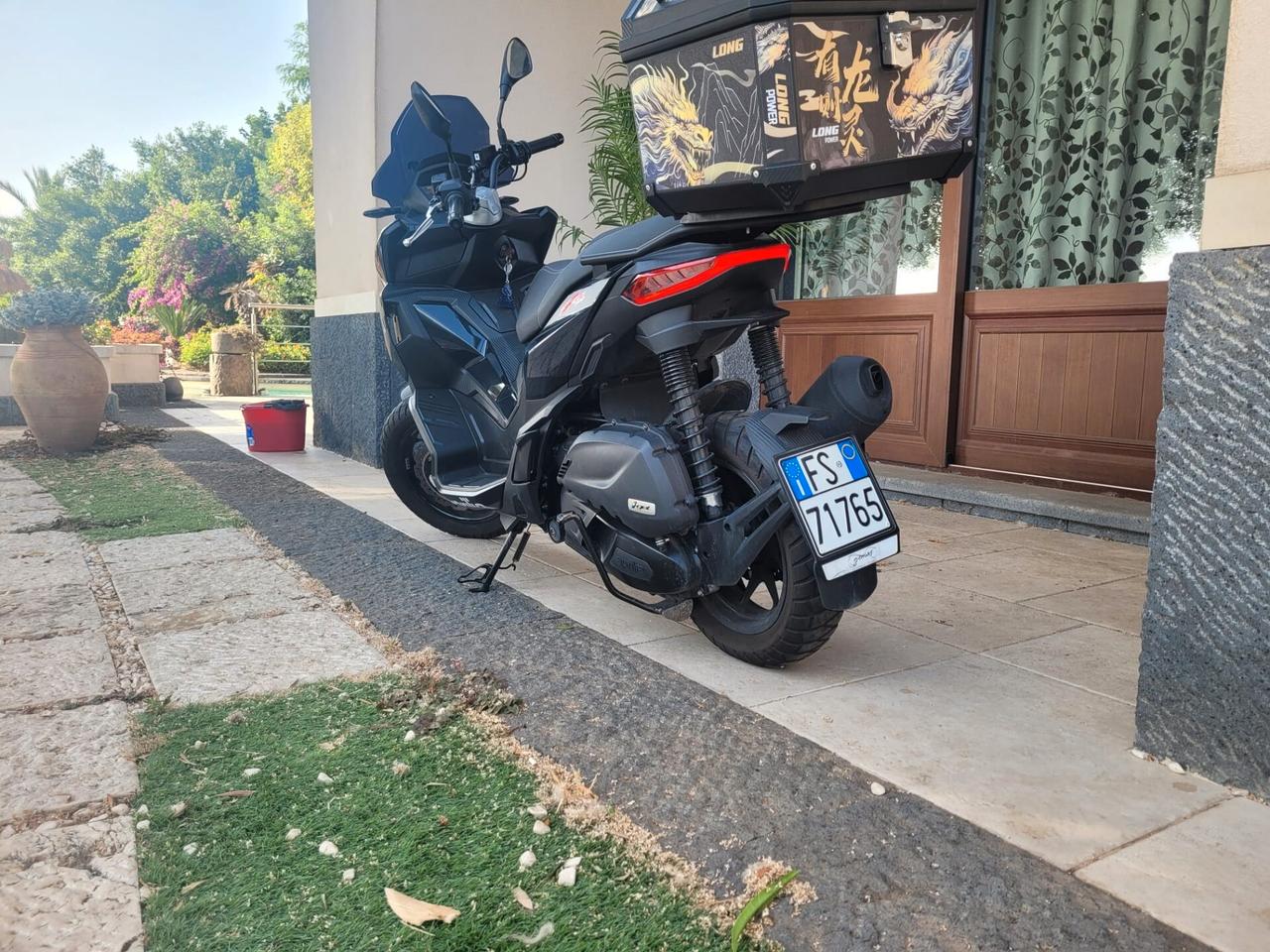 Aprilia SR GT 200