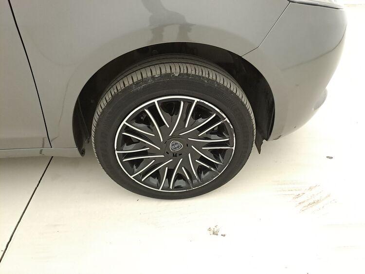 Lancia Ypsilon Hybrid Silver Plus BR450912 1.0 Mild Hybrid 70CV