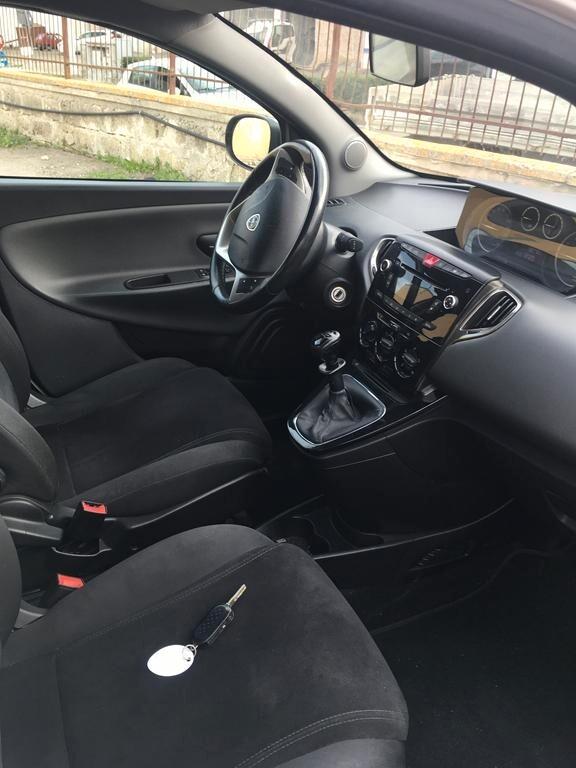 Lancia Ypsilon 1.2 69 CV 5 porte Gold