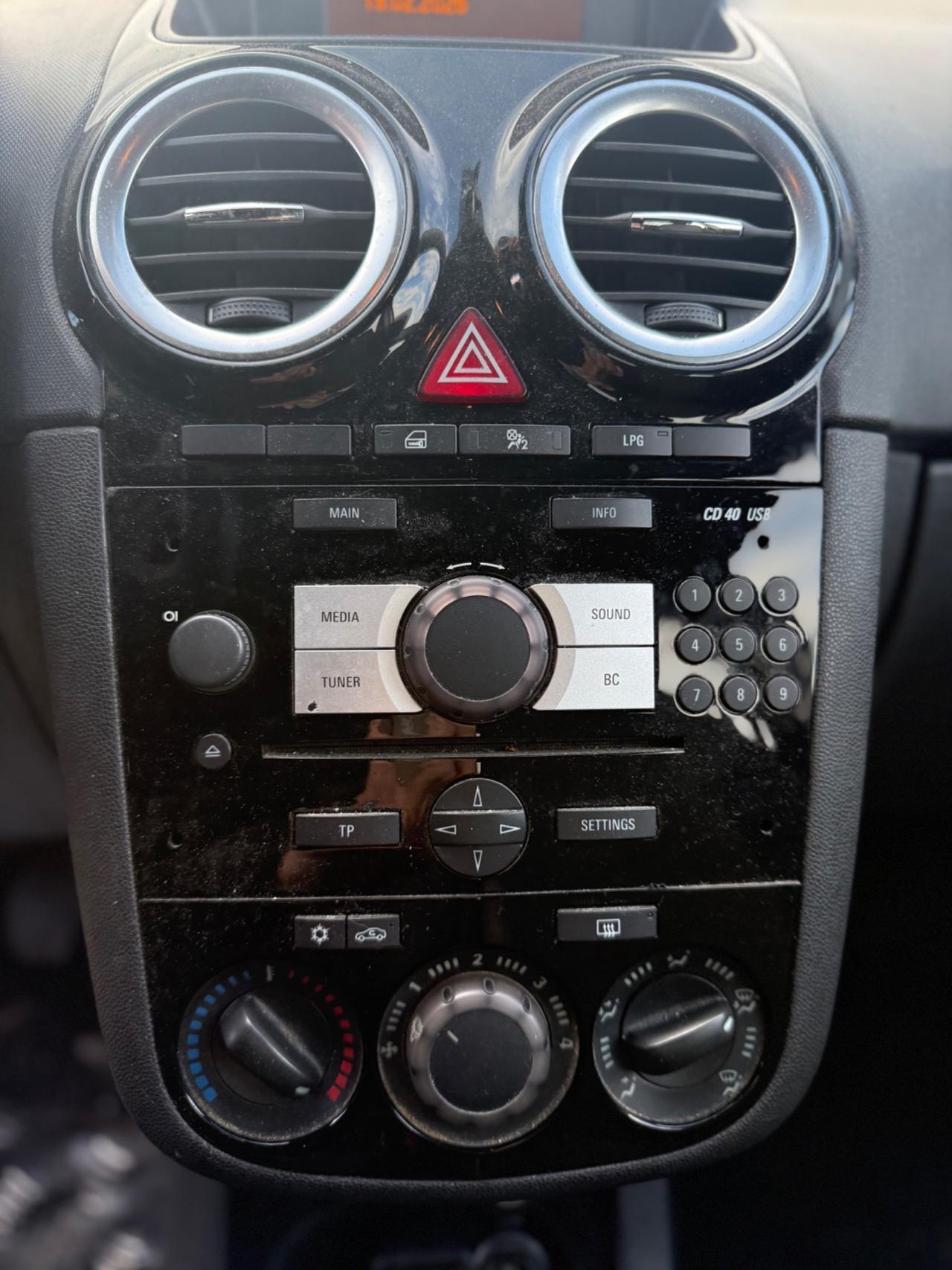 Opel Corsa 1.2 85CV 5 porte GPL-TECH Edition