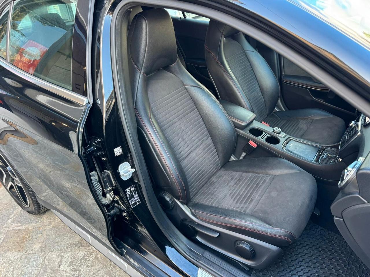 MERCEDES GLA 200 d AUTOMATIC PREMIUM