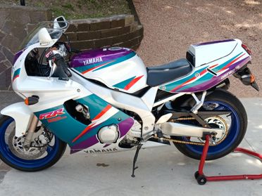 Yamaha FZR 600 R