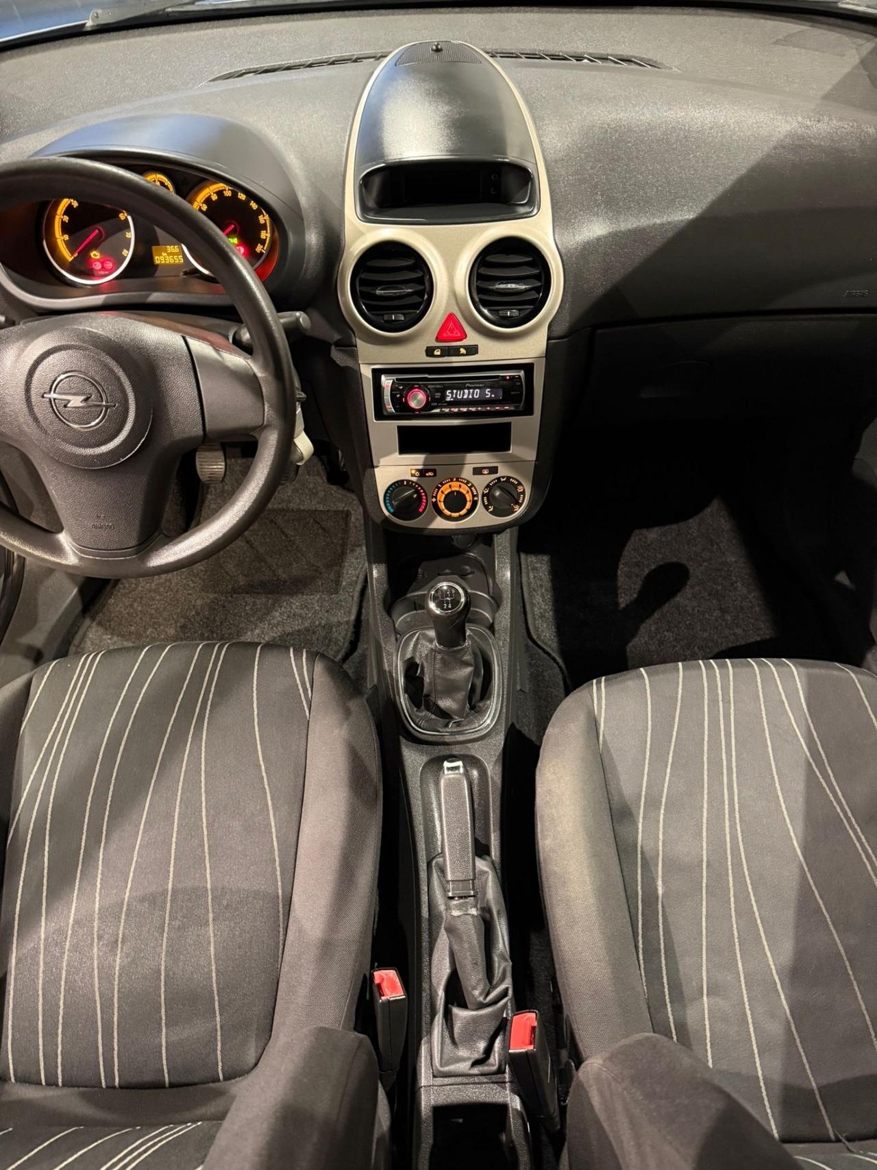 Opel Corsa 1.0 12V 3 porte -UNICO PROPRIETARIO-NEOPATENTATI