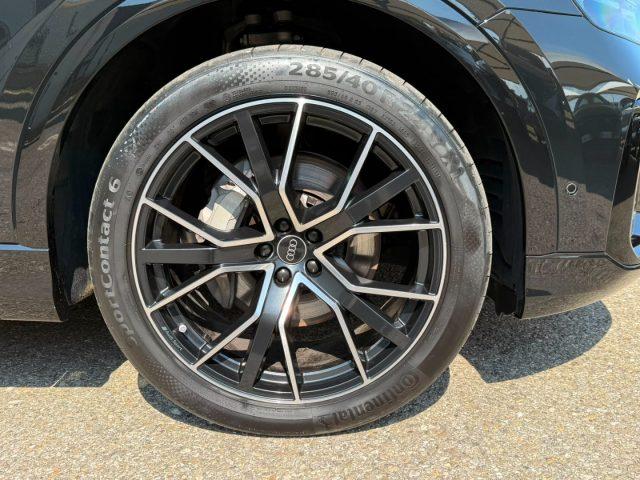 AUDI Q8 50 TDI 286 CV quattro S line edition Black Pack