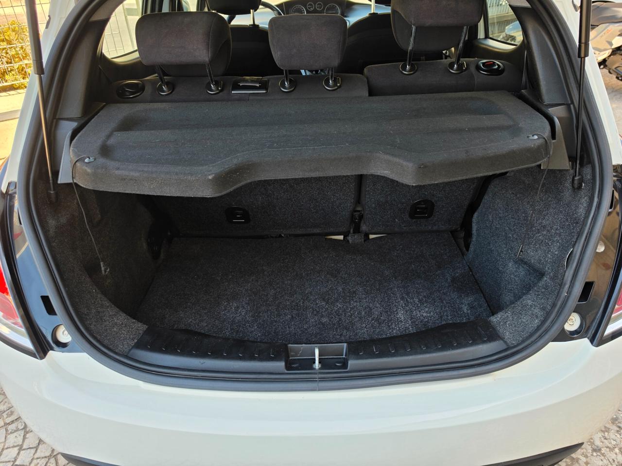 Lancia Ypsilon 1.2 69 CV 5 porte S&S Silver