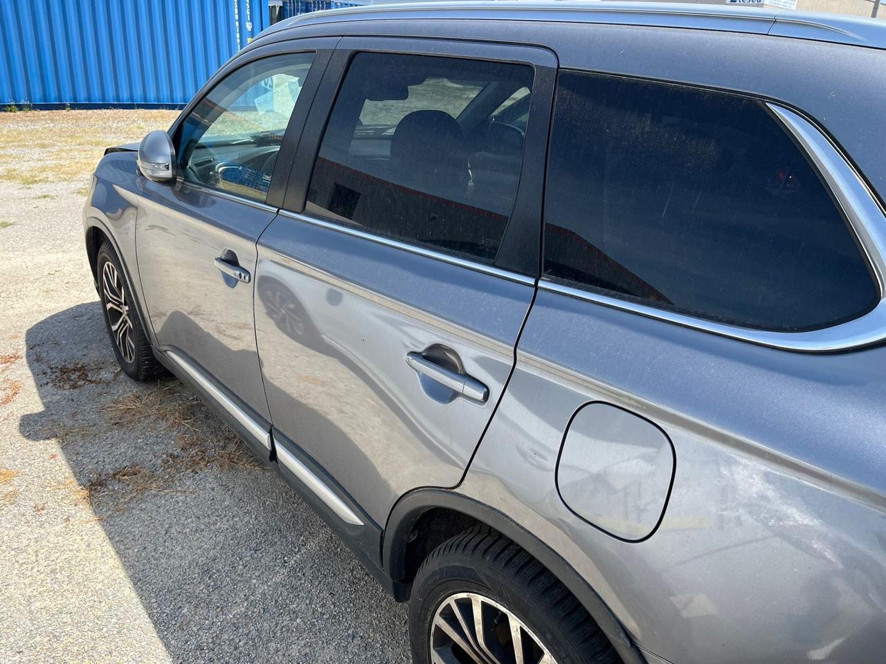 Mitsubishi Outlander 2.2 DI-D 4WD Instyle Plus SDA 7 posti