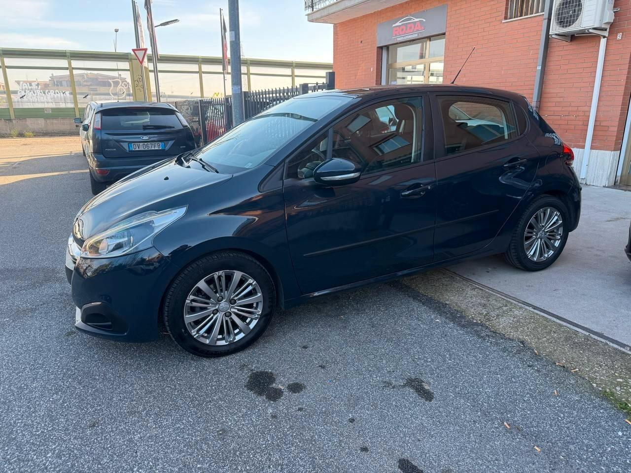 Peugeot 208 PureTech 82 5p. GPL Allure