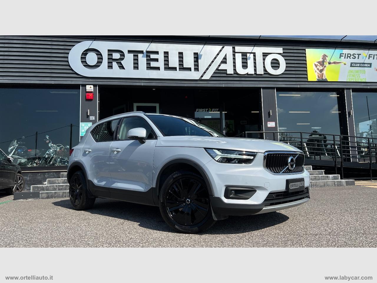 VOLVO XC40 D3 AWD Geartronic Momentum Pro IVA DEDUCIBILE