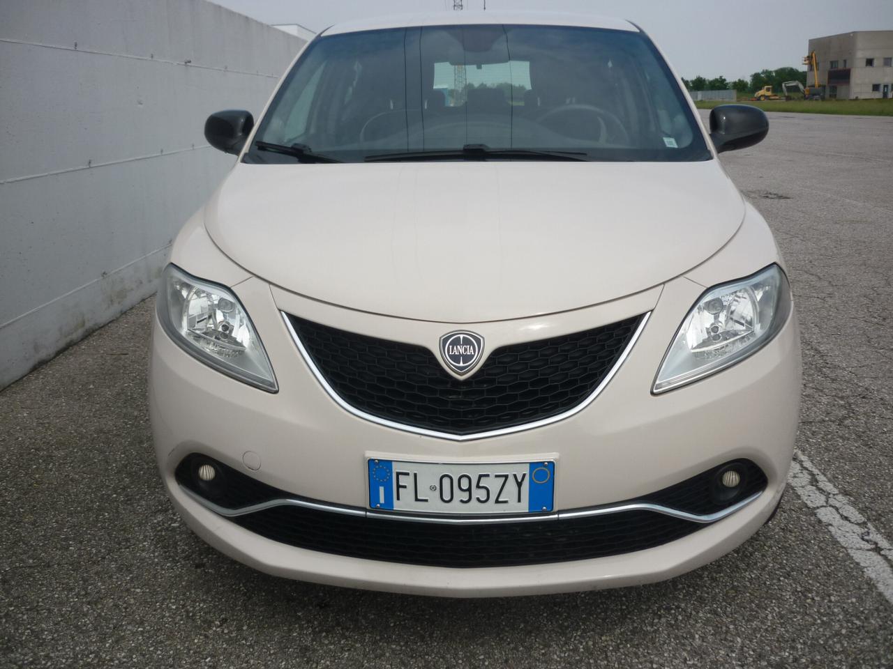 Lancia Ypsilon 1.2 69 CV 5 porte Gold