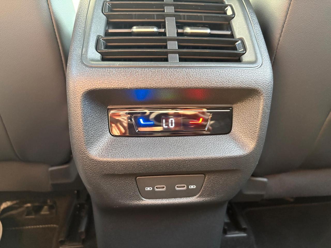 Volkswagen Tiguan VOLKSWAGEN TIGUAN 2.0 TDi R-LINE DSG - MATRIX - KEYLESS