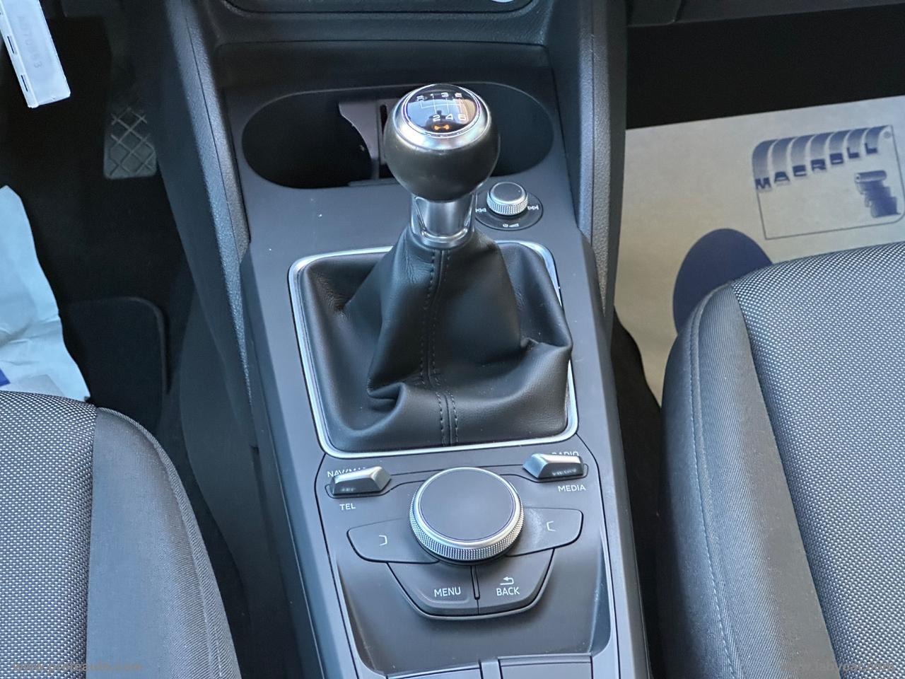 AUDI Q2 30 TDI Business