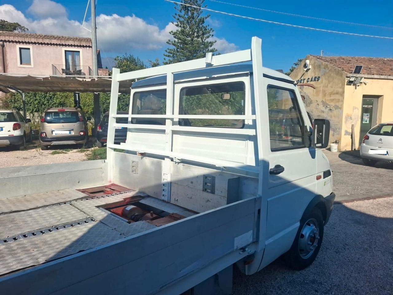 Iveco Daily 30.8 2.5 Diesel PL Cabinato