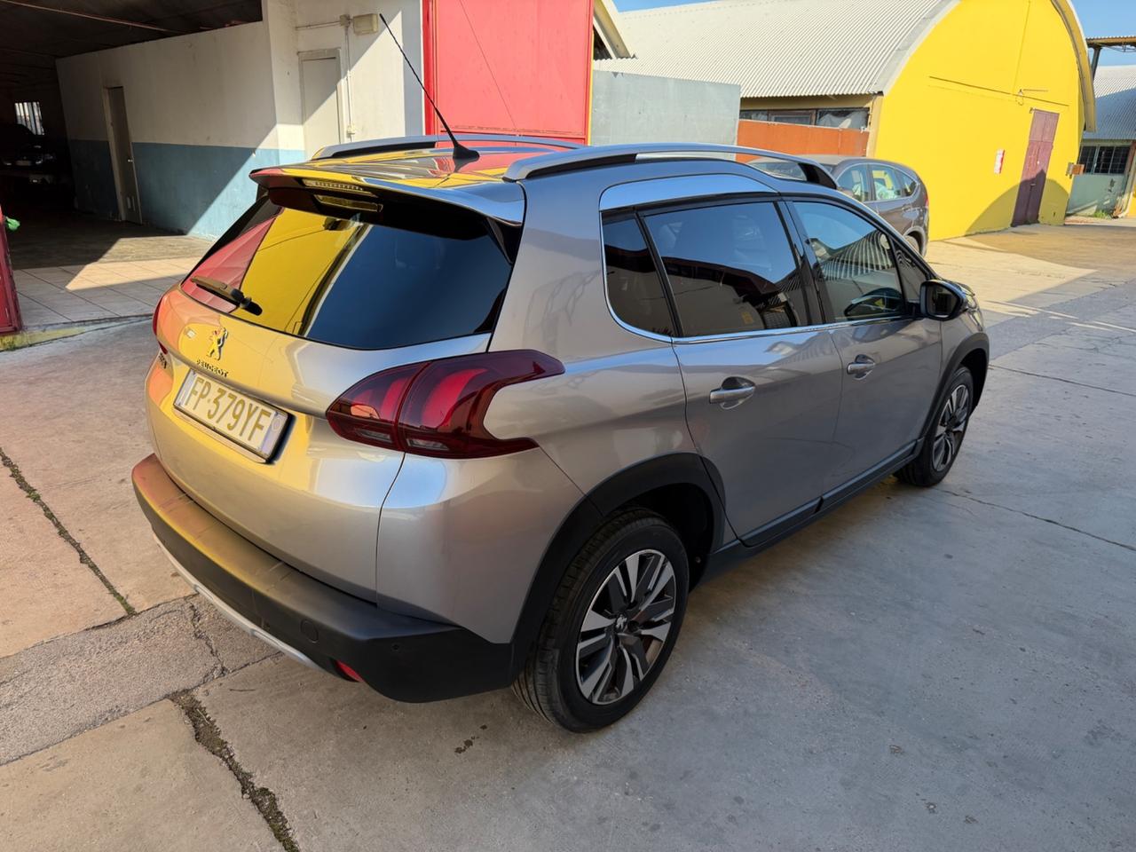 Peugeot 2008 PureTech Navigatore Pelle Xenon