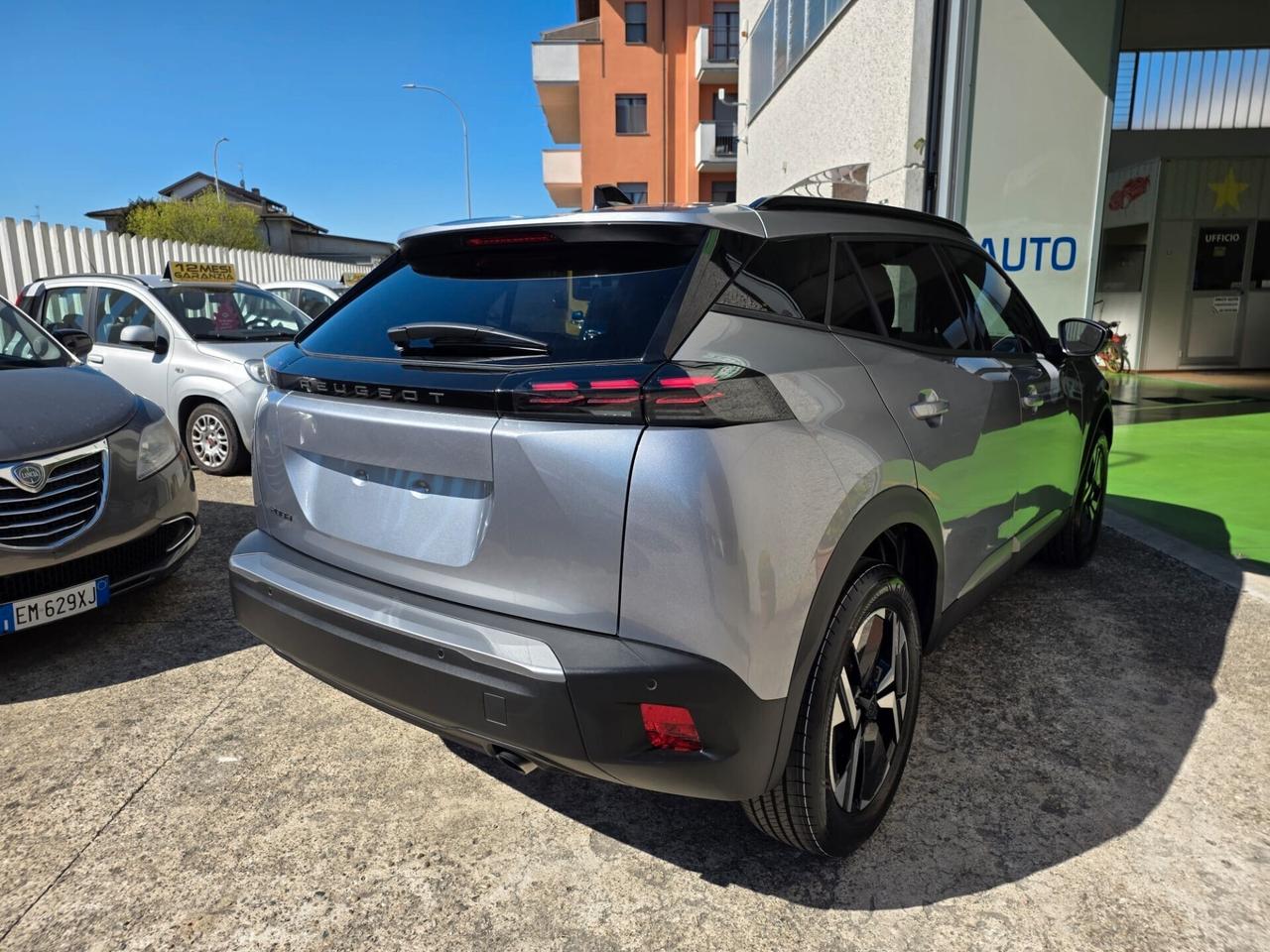 Peugeot 2008 Puretech 100cv. Allure 1.2 b. KM. 0