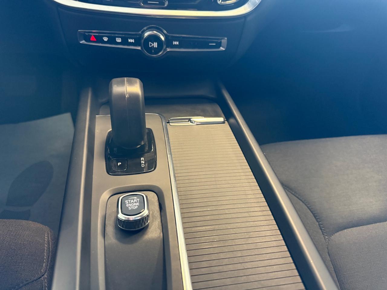 Volvo V60 B4 (d) Geartronic Momentum Business