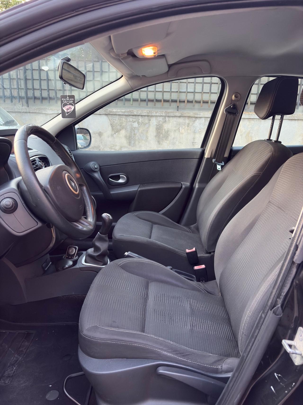 Renault Clio 1.2 benzina 75cv 5 porte