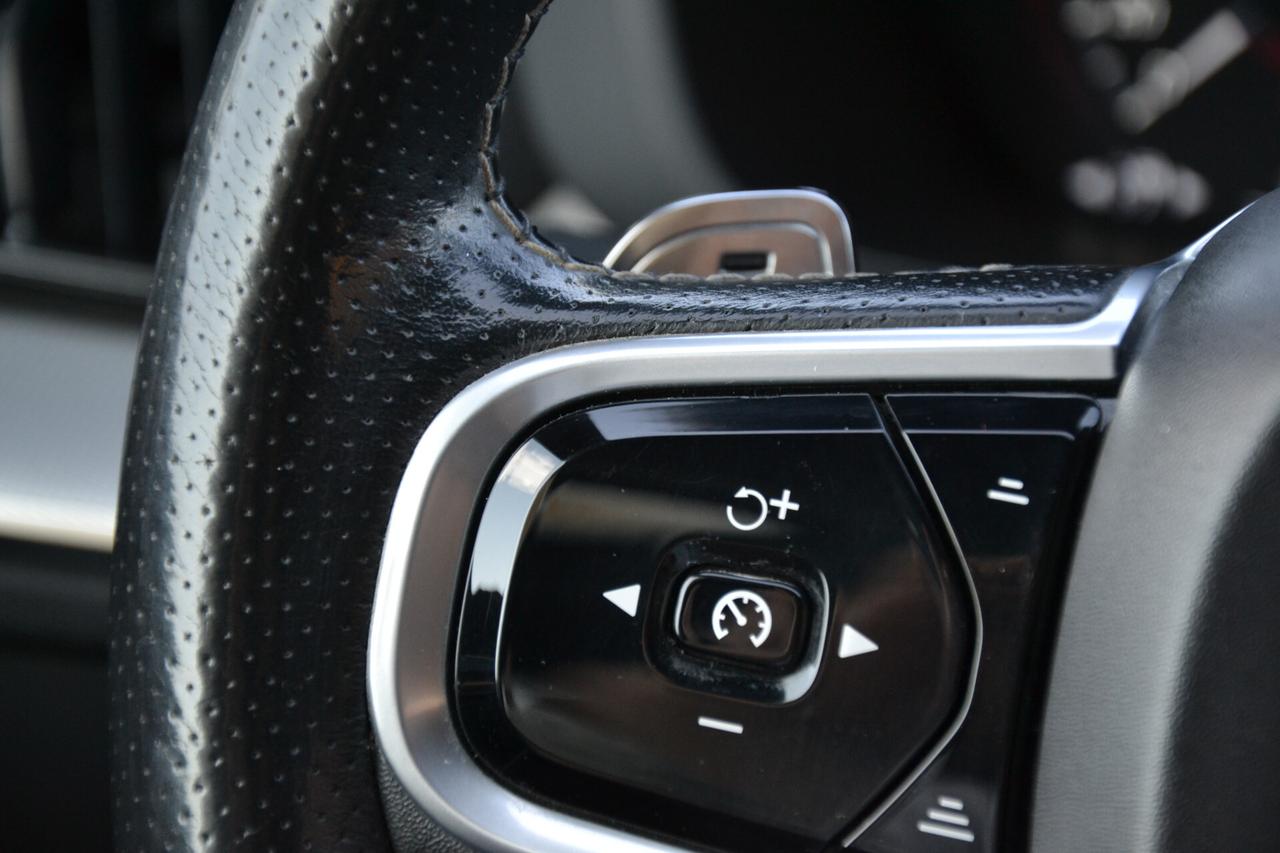 Volvo XC 60 2.0 D4 190CV AWD R-DESIGN AUTOM. **LED-NAV-PEL-360