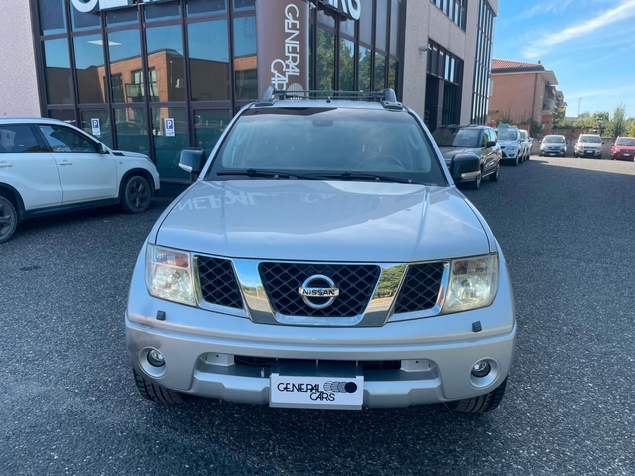 Nissan Navara 2.5 dCi 4 porte Double Cab LE CAMBIO AUTOMATICO + GANCIO TRAINO