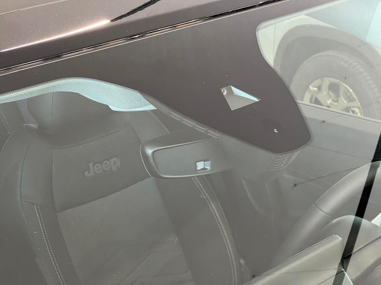 Jeep Avenger 1.2 Turbo 100 CV MHEV Tech & Sky